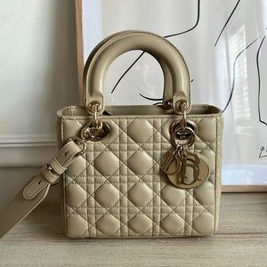 SMALL LADY DIOR MY ABCDIOR BAG
Rope color Cannage Lambskin
Ref: M0538OCEA_M39U